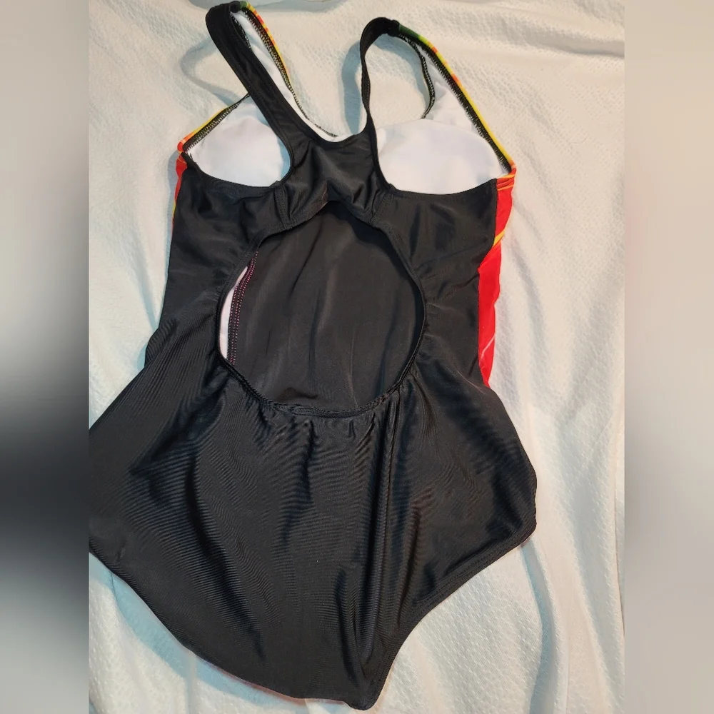 NWT GIRLS RACERBACK COMPETITION ATHLETIC SWIM REMOVABLE PADS